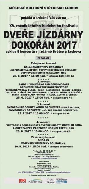 Dvěře jízdárny dokořán